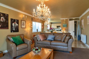 Finest Retreats - Harvest Moon